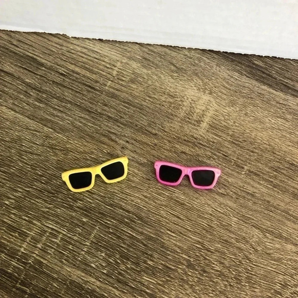 Vtg Pair of  Pins - Picture 7 of 10